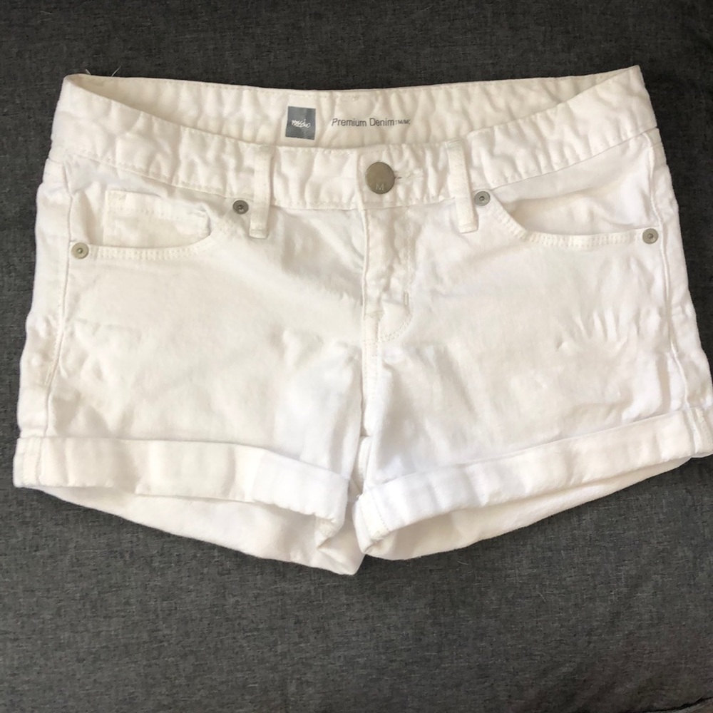 White Mossimo mid-rise midi cuffed denim shorts, size 2